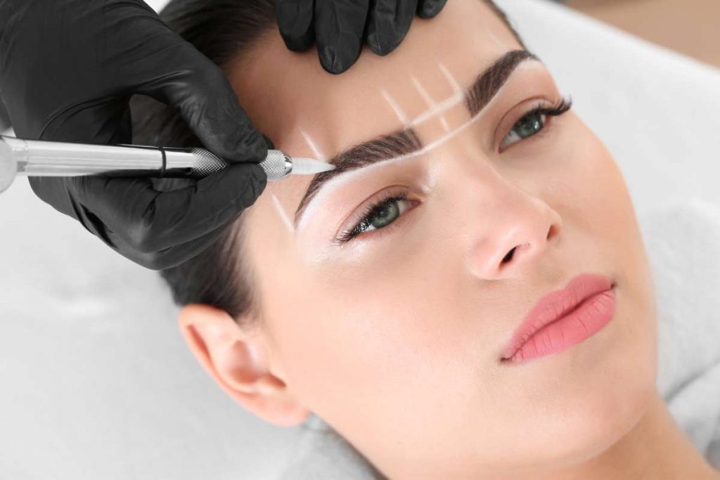 Permanent Make Up Zeitlose Gesichtskonturierung