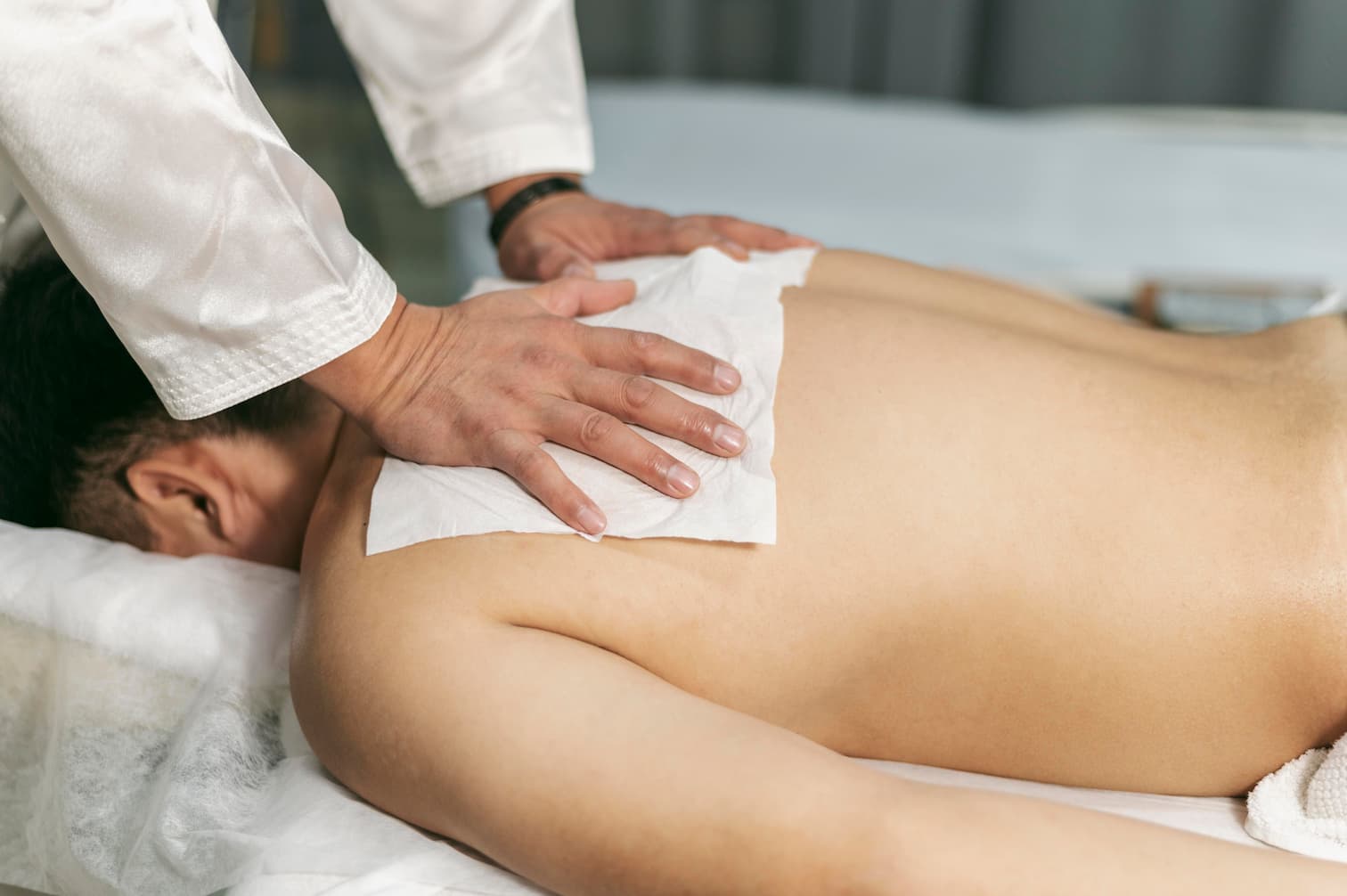 Rücken Ausreinigung Treatment Behandlung