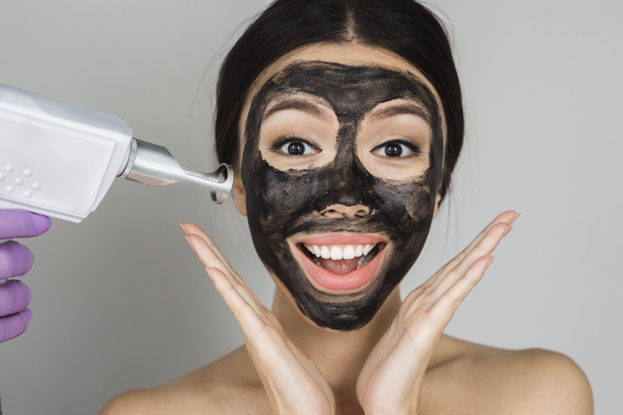Carbon-Peeling Hollywood-Peeling Behandlung
